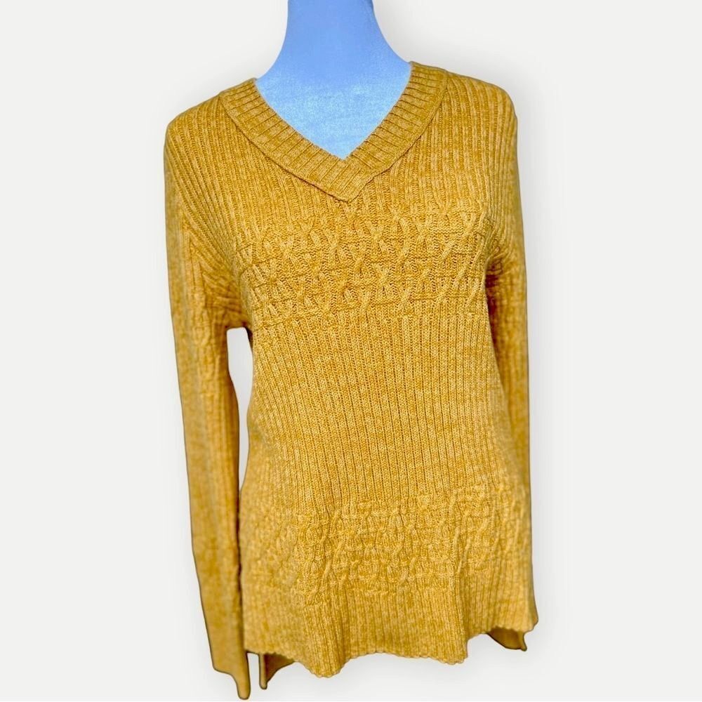 Universal Thread Long Sleeve Mustard Yellow V-Neck Knit Pullover Sweater. XS.